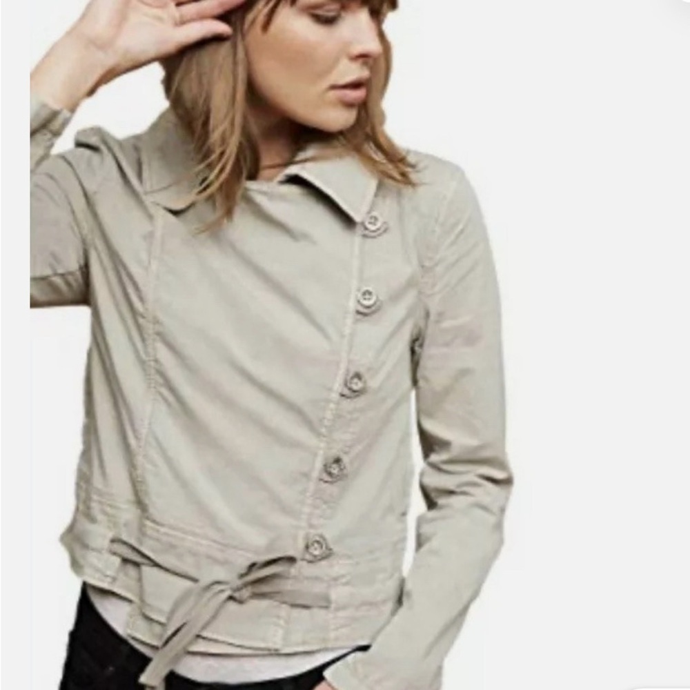Women’s Utility Jacket in Light Beige